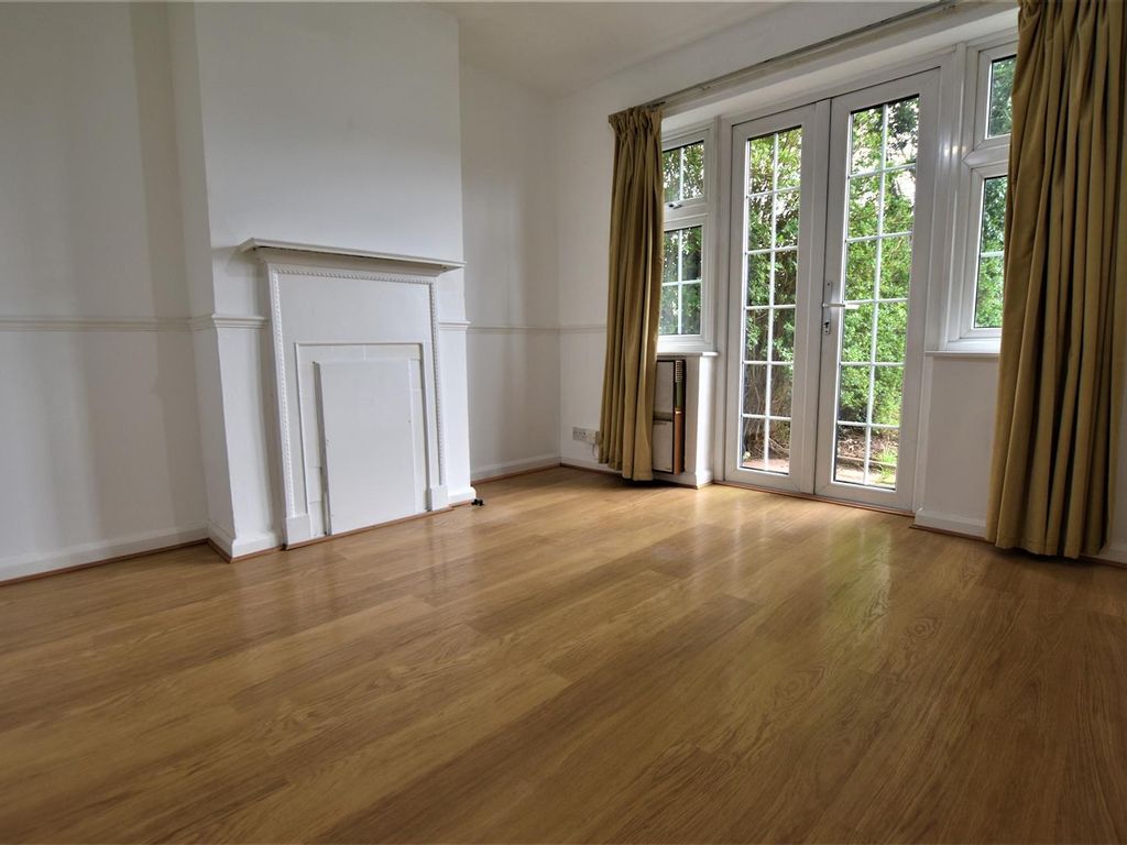 3 bed semidetached house to rent in Victoria Gardens, Heston, Hounslow