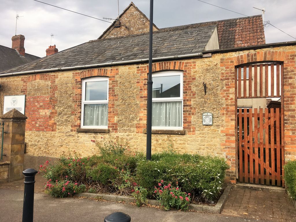 Studio to rent in South Street, Crewkerne TA18, £575 pcm Zoopla