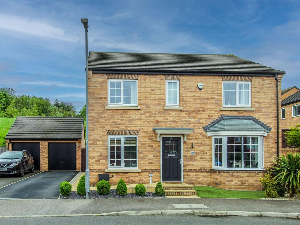 4 bed detached house for sale in Craig Hopson Avenue, Castleford WF10