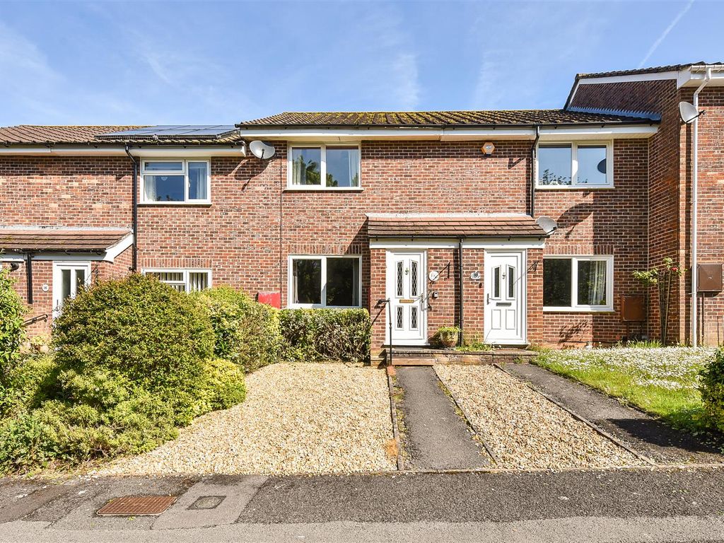 3 bed terraced house for sale in Wetherby Gardens, Charlton, Andover