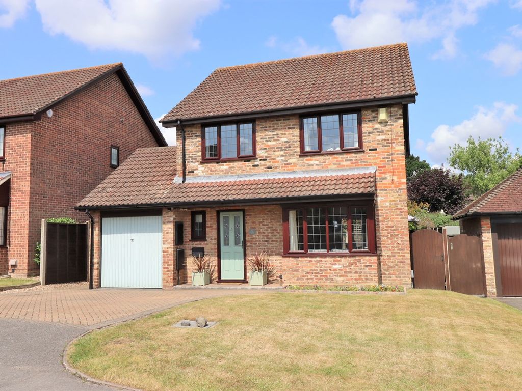 4 bed detached house for sale in Belvedere Court, Blackwater, Camberley