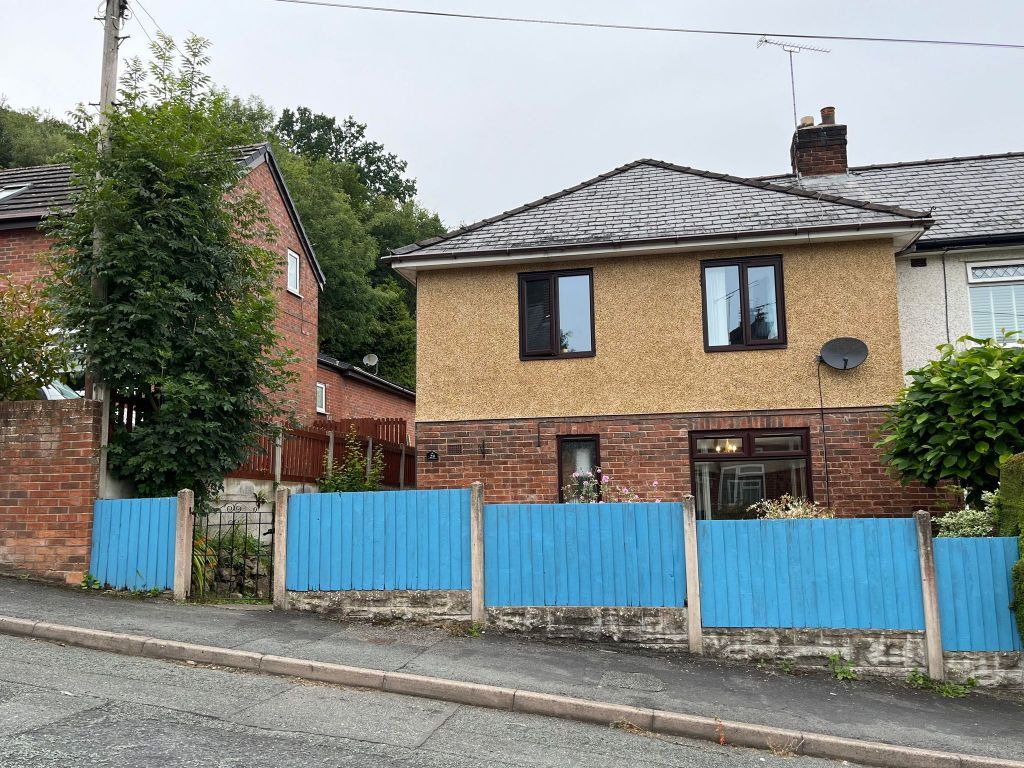 4 bed semidetached house for sale in Bryn Yorkin, Caergwrie, Wrexham