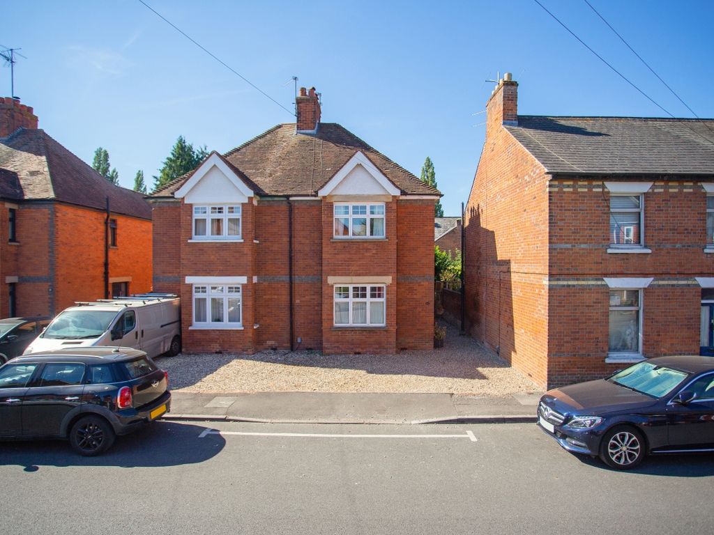 3 bed semidetached house to rent in York Road, Newbury RG14 Zoopla