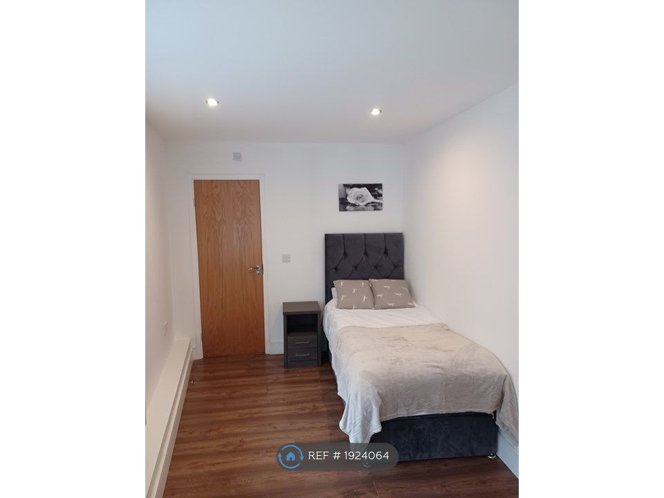 Studio to rent in Stafford St, Stafford ST16, £580 pcm Zoopla