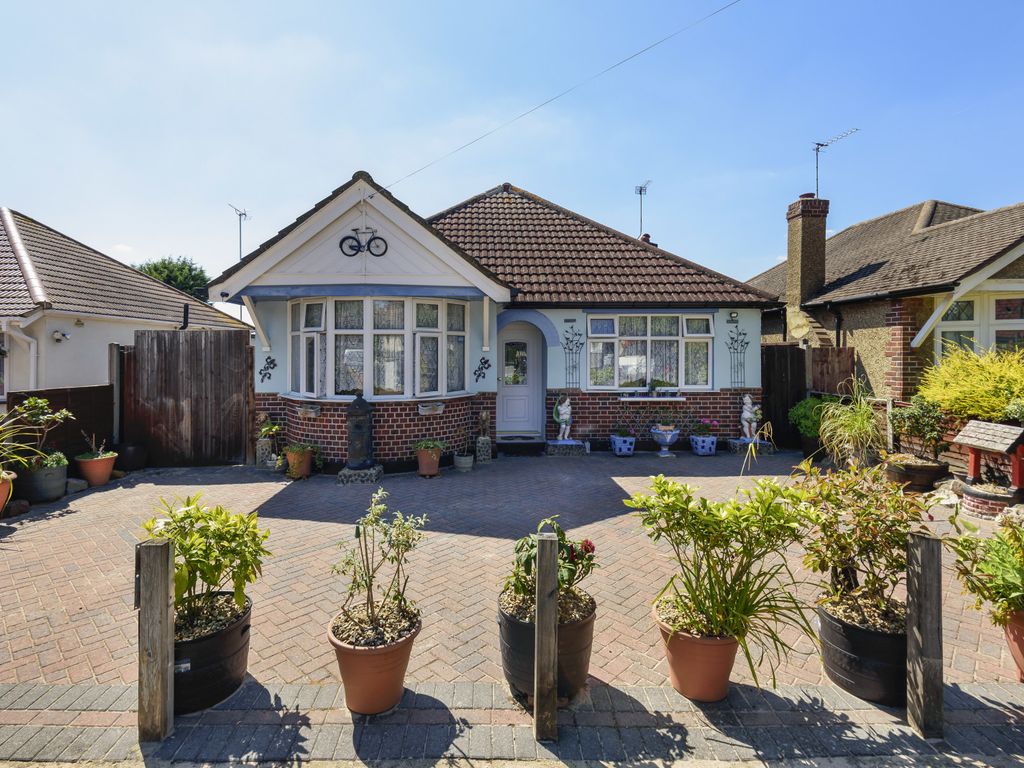 4 bed bungalow for sale in Birch Grove, Upper Halliford TW17 Zoopla