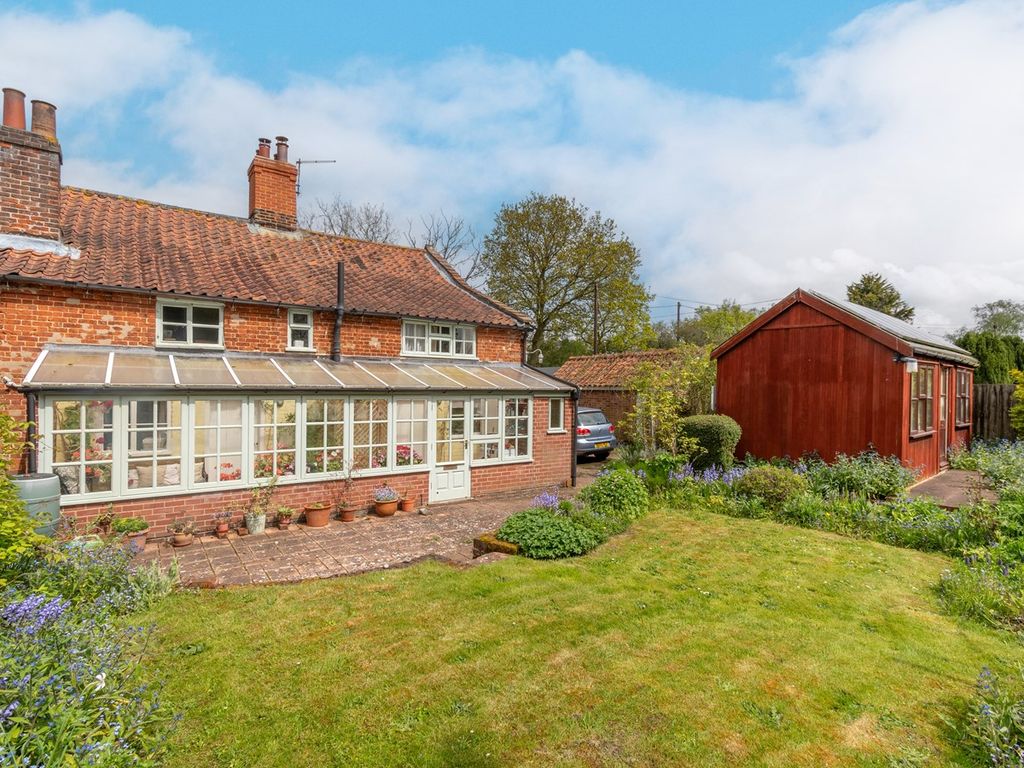 4 bed semidetached house for sale in Brisley Road, Horningtoft NR20, £