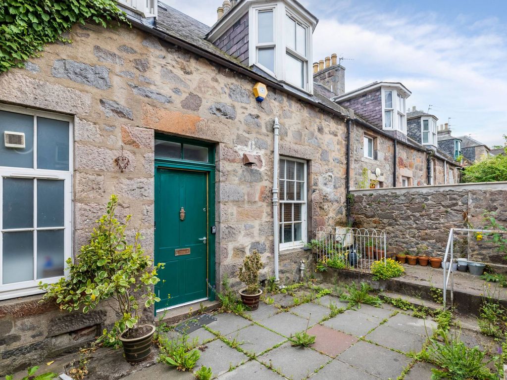 4 bed end terrace house for sale in Hardgate, Aberdeen AB11 Zoopla