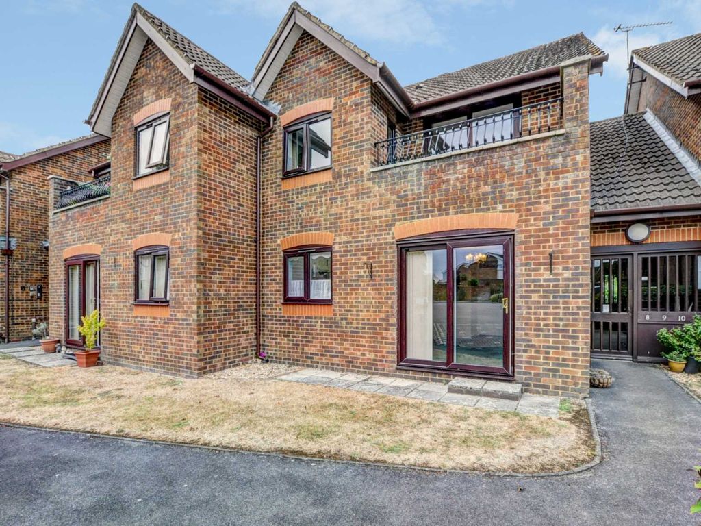 2 bed flat for sale in Old School Close, Stokenchurch HP14 Zoopla