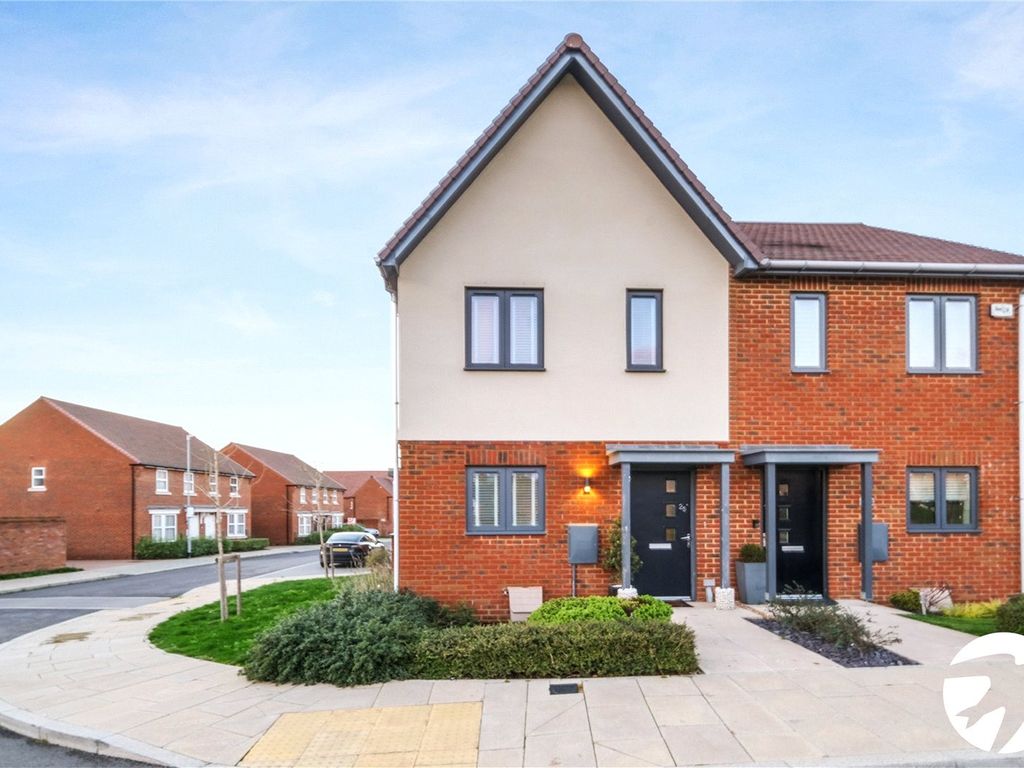 2 bed semidetached house for sale in Freeman Close, Castle Hill