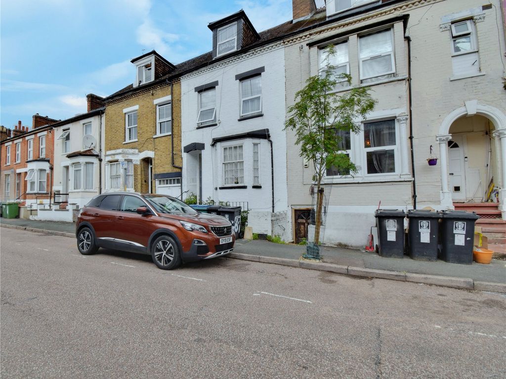 4 bed flat for sale in Gladstone Road, Watford, Hertfordshire WD17, £