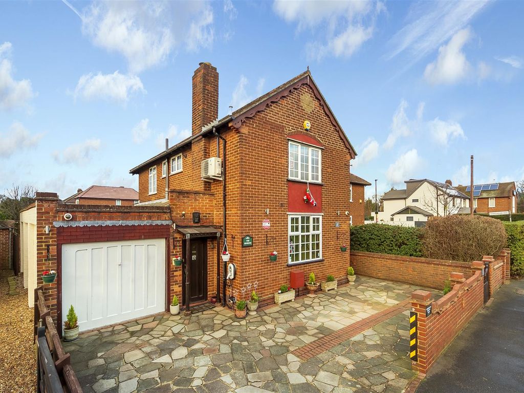 3 bed property for sale in Sunbury Way, Hanworth, Feltham TW13, £