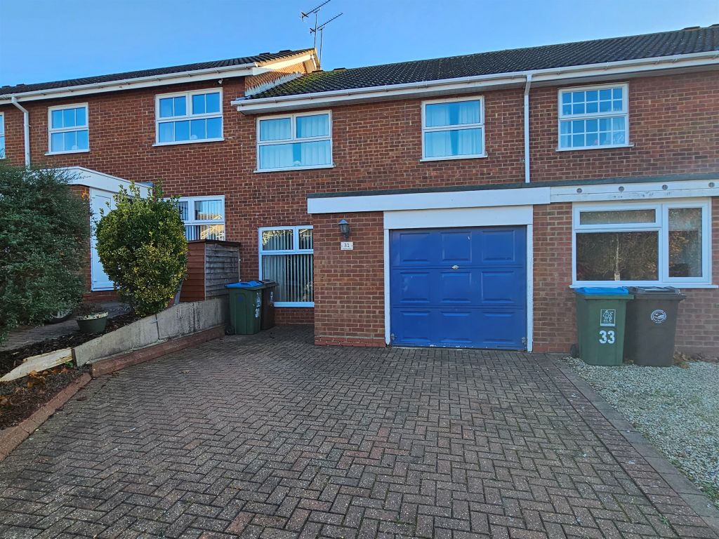 3 bed terraced house for sale in Waivers Way, Stoke Grange, Aylesbury