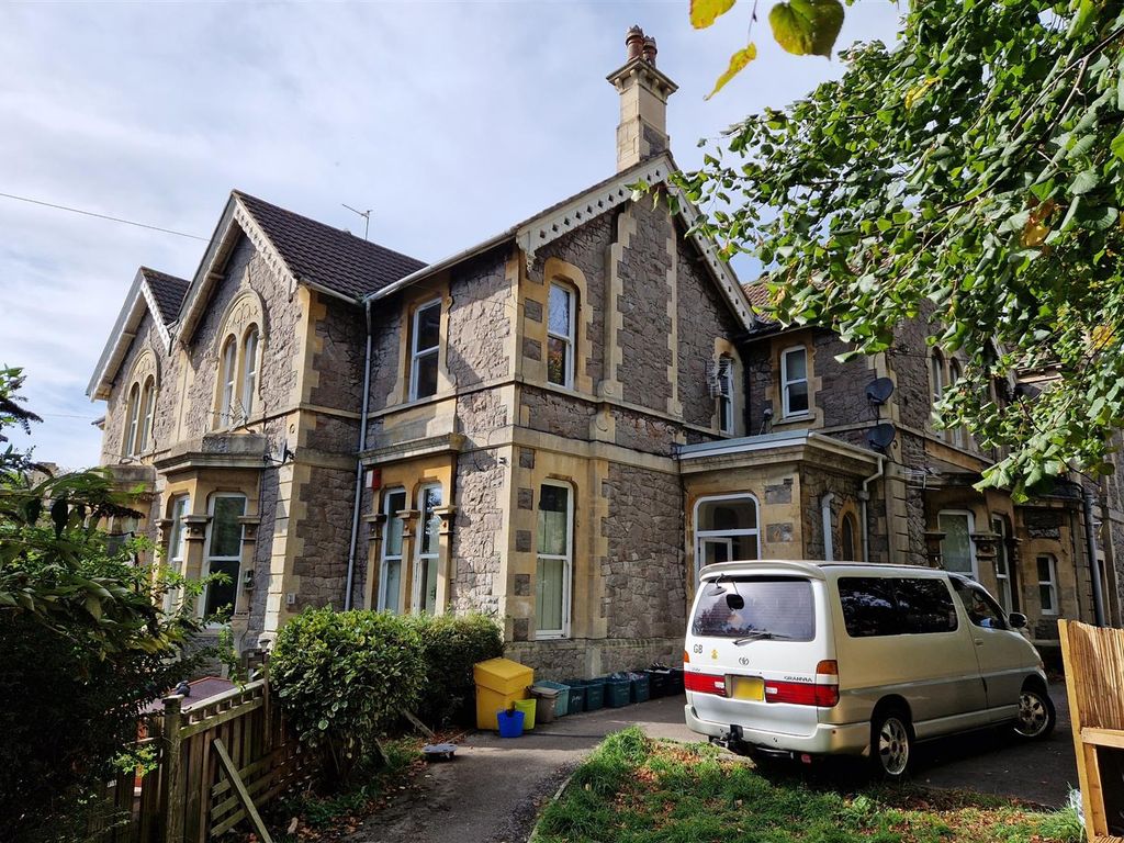 2 bed flat for sale in Ellenborough Gardens, Whitecross Road, Weston
