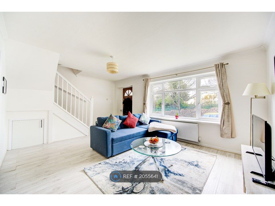 2 bed terraced house to rent in Lodge Hill, Welling DA16, £1,750 pcm