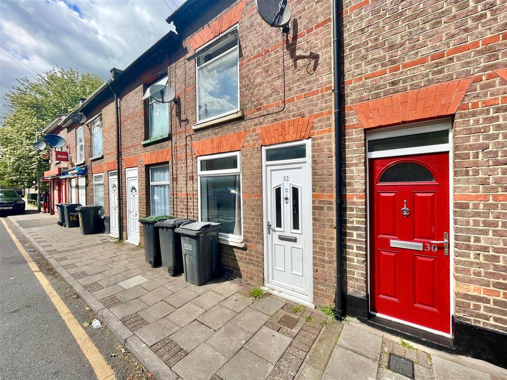 2 bed terraced house to rent in Russell Street, Luton LU1 Zoopla