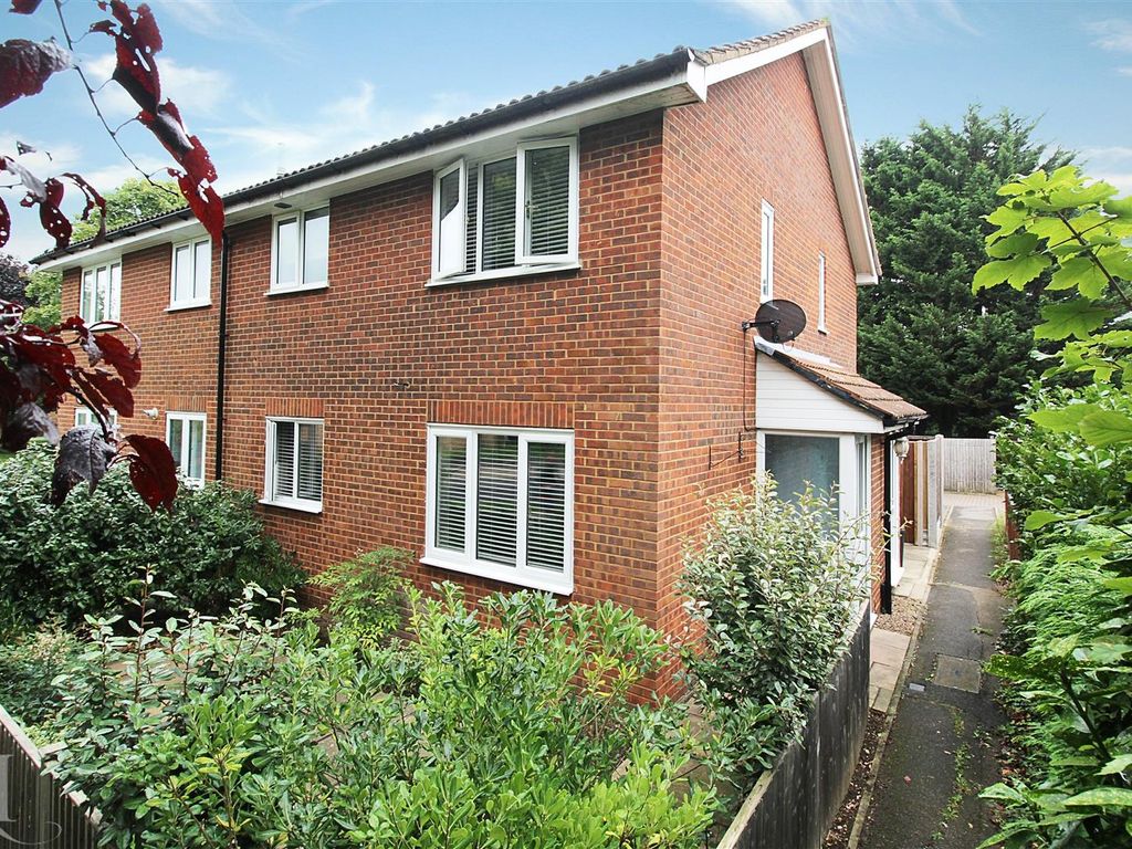 1 bed semidetached house for sale in Foxes Drive, Cheshunt, Waltham