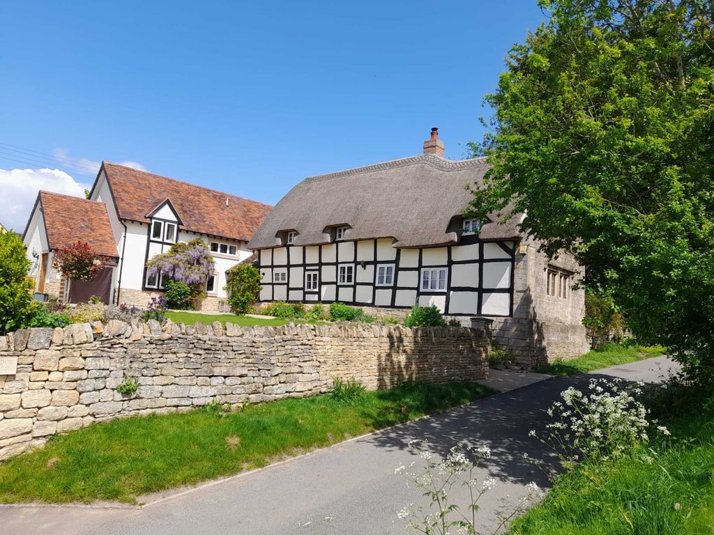 4 bed detached house for sale in Manor Lane, Bredon`S Norton