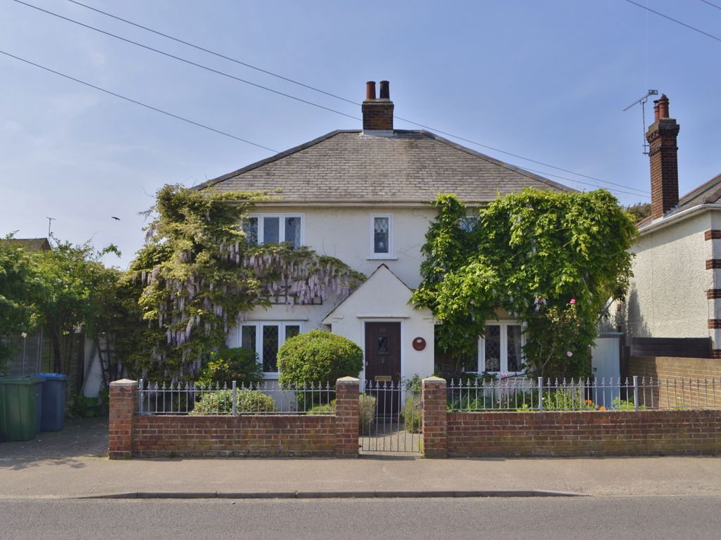 3 bed detached house for sale in Garrison Lane, Felixstowe IP11, £
