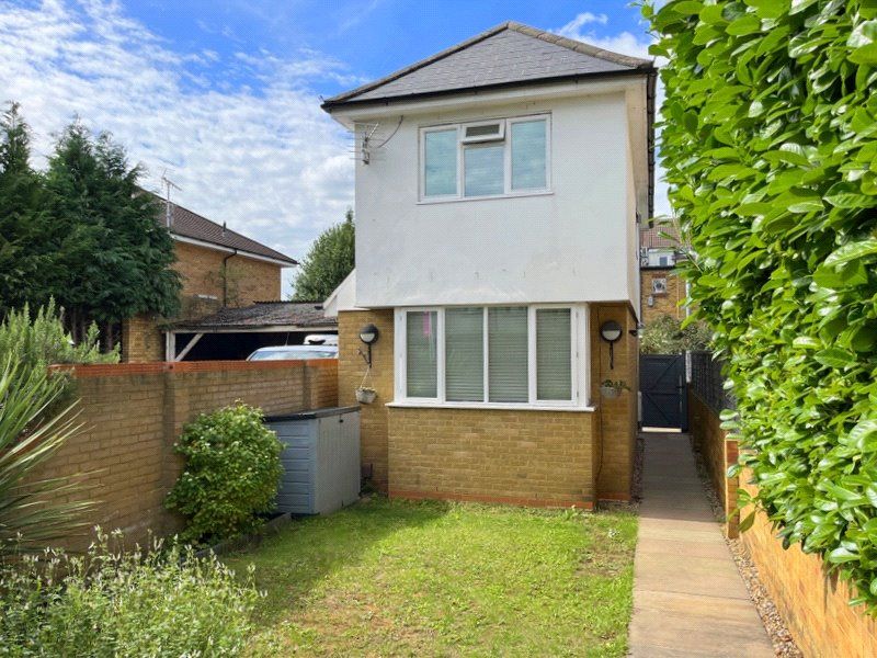 2 bed detached house for sale in Green Lane, Shepperton TW17, £400,000