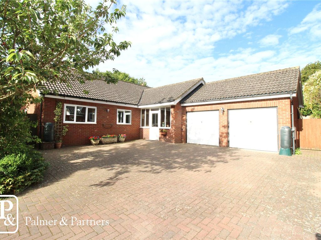 3 bed bungalow for sale in Carlton Road, Kelsale, Saxmundham, Suffolk