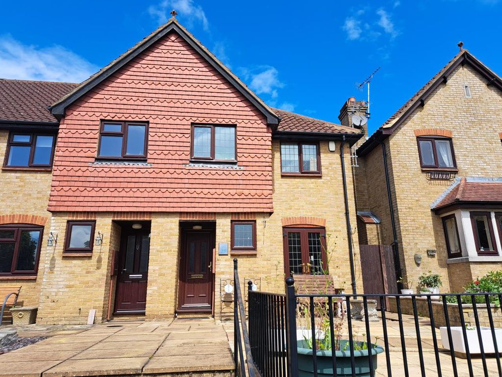 3 bed terraced house to rent in Maximillian, Halling, Rochester Kent
