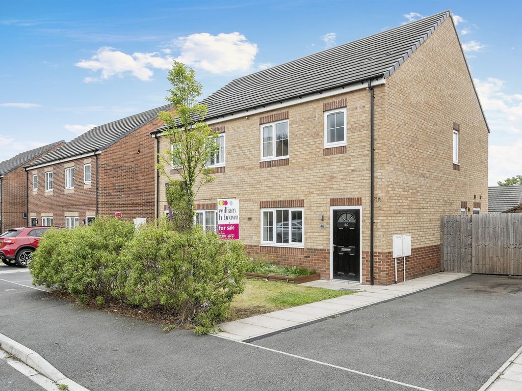 3 bed semidetached house for sale in Lakeside Rise, Askern, Doncaster