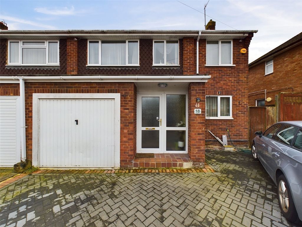 3 bed semidetached house for sale in Sudbrook Way, Gloucester