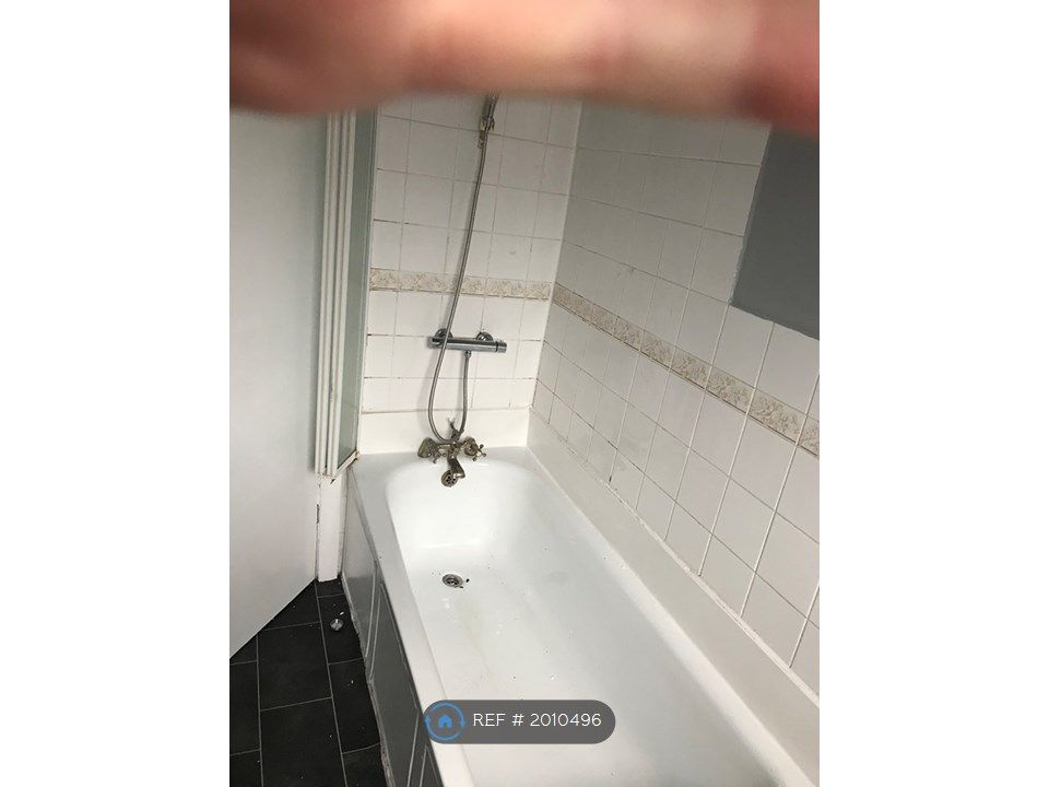 2 bed terraced house to rent in Hesketh St, Preston PR2, £800 pcm Zoopla