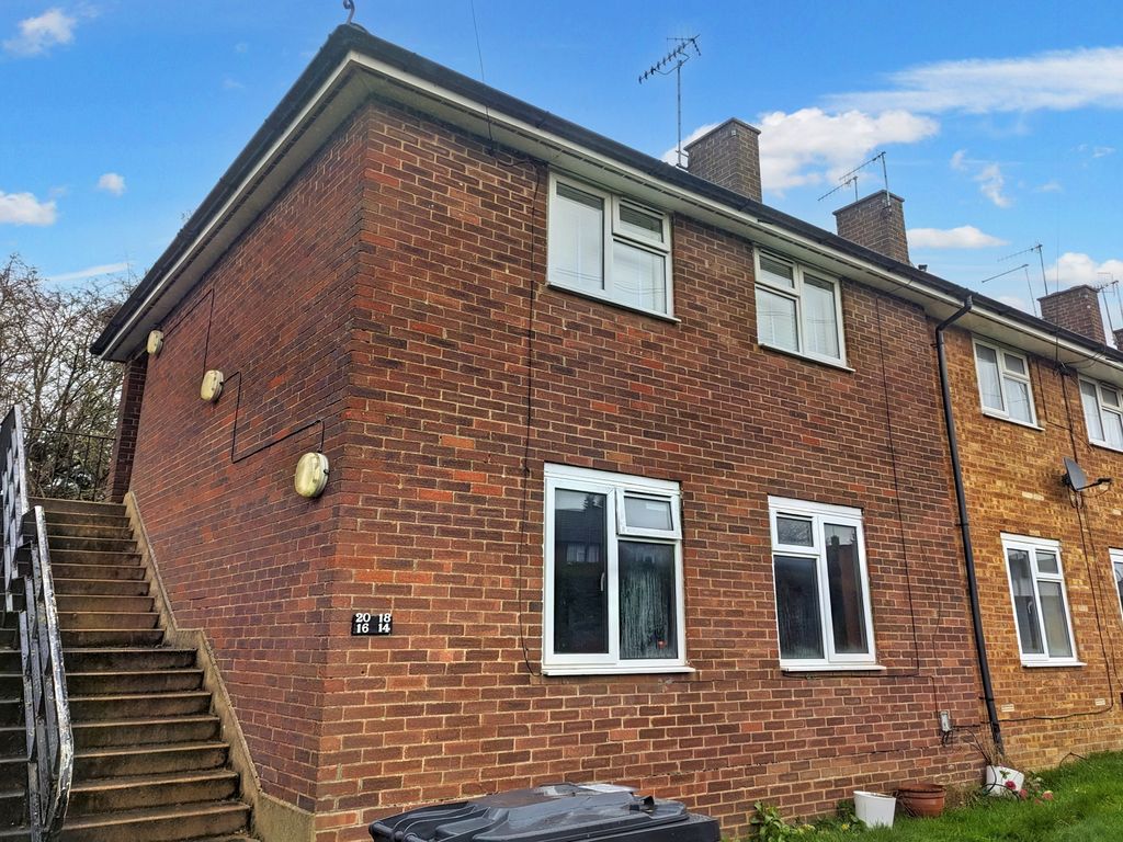 Studio for sale in Cotswold Avenue, Bushey WD23, £90,000 Zoopla