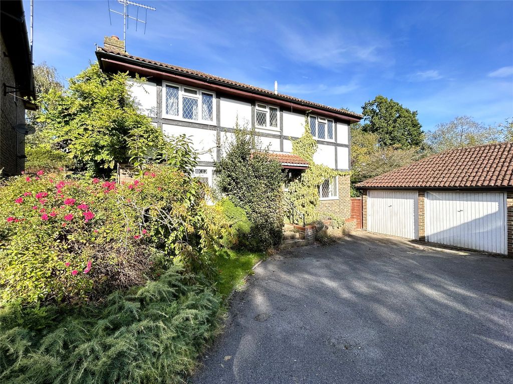 4 bed detached house for sale in Woodsend Close, Lower Earley, Reading