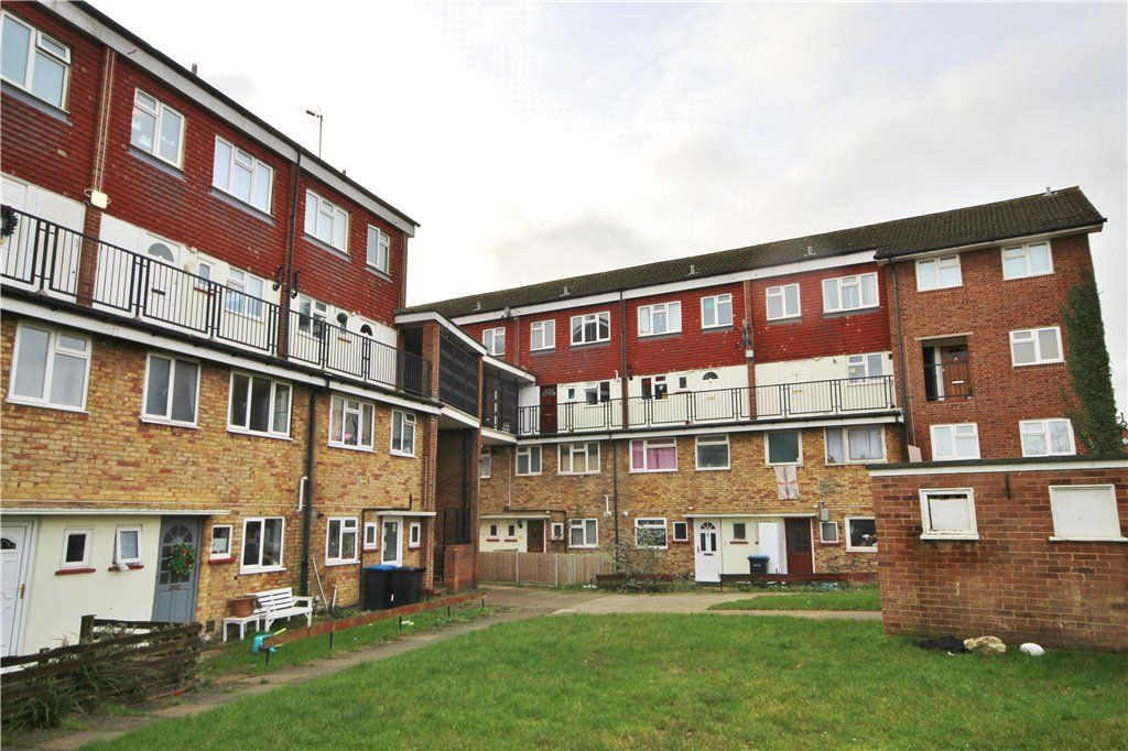 3 bed flat to rent in Lane Close, Addlestone, Surrey KT15 Zoopla