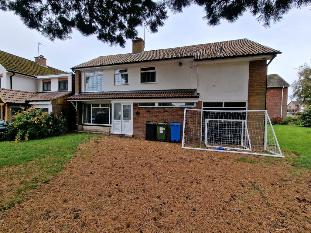 4 bed detached house to rent in Canford Crescent, Codsall WV8, £1,600