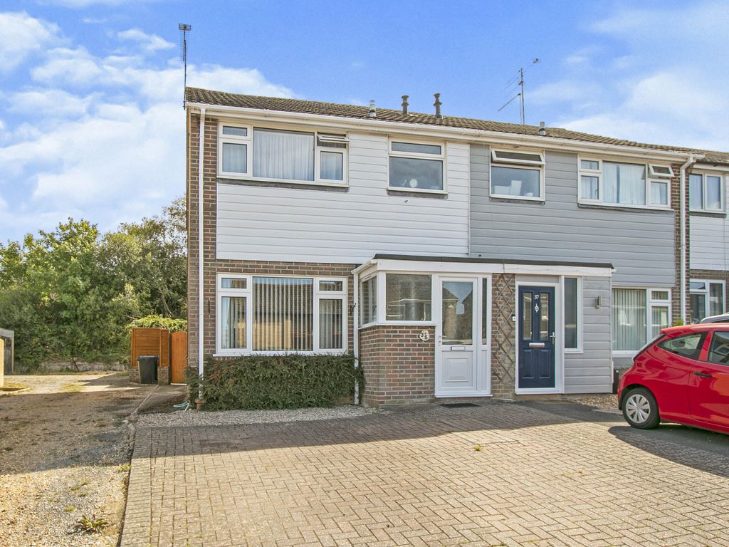 3 bed end terrace house for sale in Carisbrooke Crescent, Hamworthy