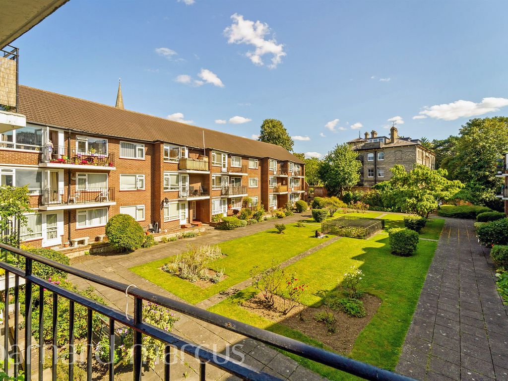 3 bed flat for sale in Castle Way, Feltham TW13, £325,000 Zoopla