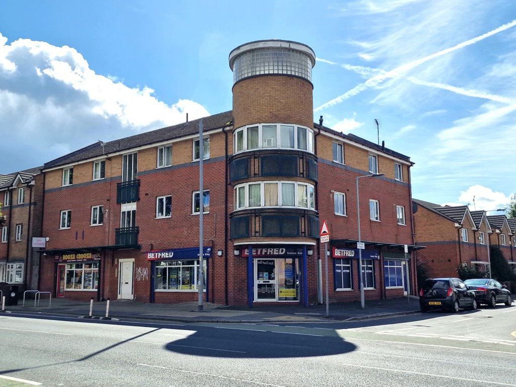 2 bed flat to rent in Stretford Road, Hulme, Manchester M15, £1,000 pcm