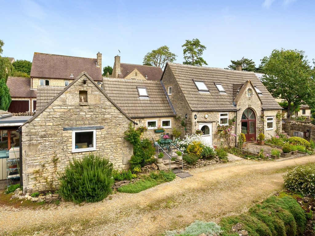 3 bed detached house for sale in Skaiteshill, Brownshill, Stroud GL6, £