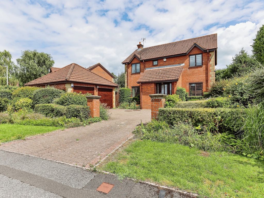 4 bed detached house for sale in Fairthorn Close, Thornhill, Cardiff