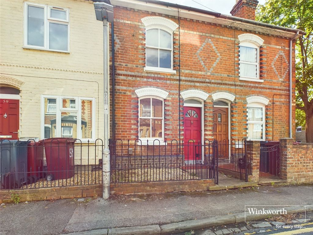 2 bed terraced house to rent in Essex Street, Reading, Berkshire RG2, £