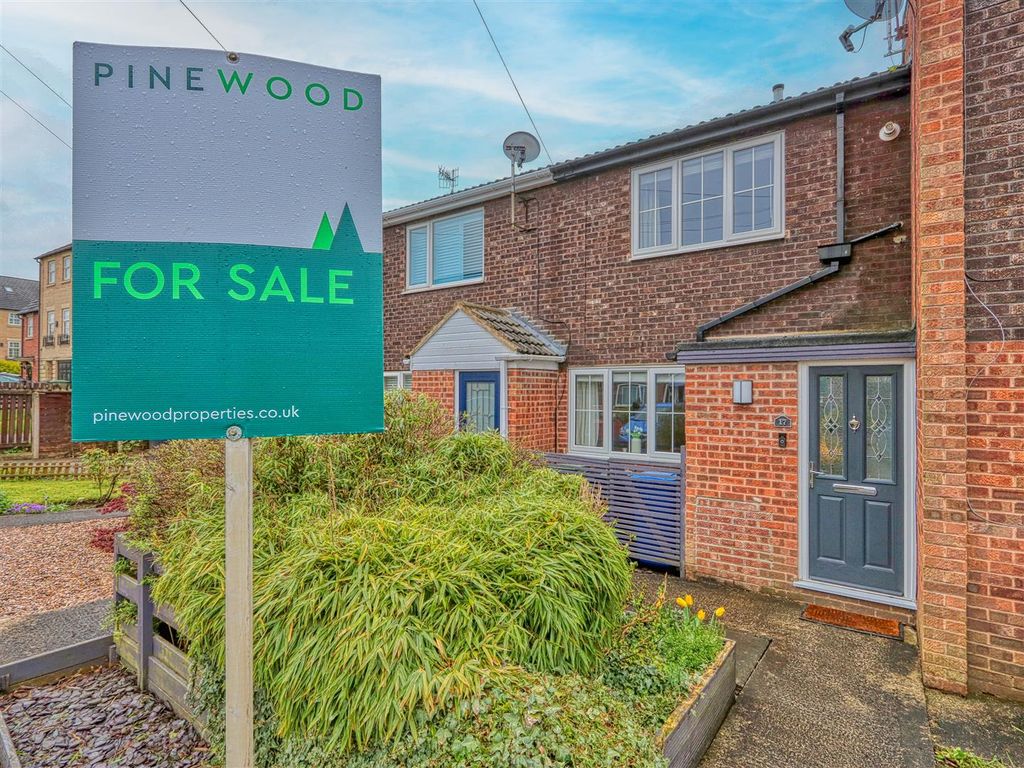 2 bed terraced house for sale in Hartfield Close, Hasland, Chesterfield