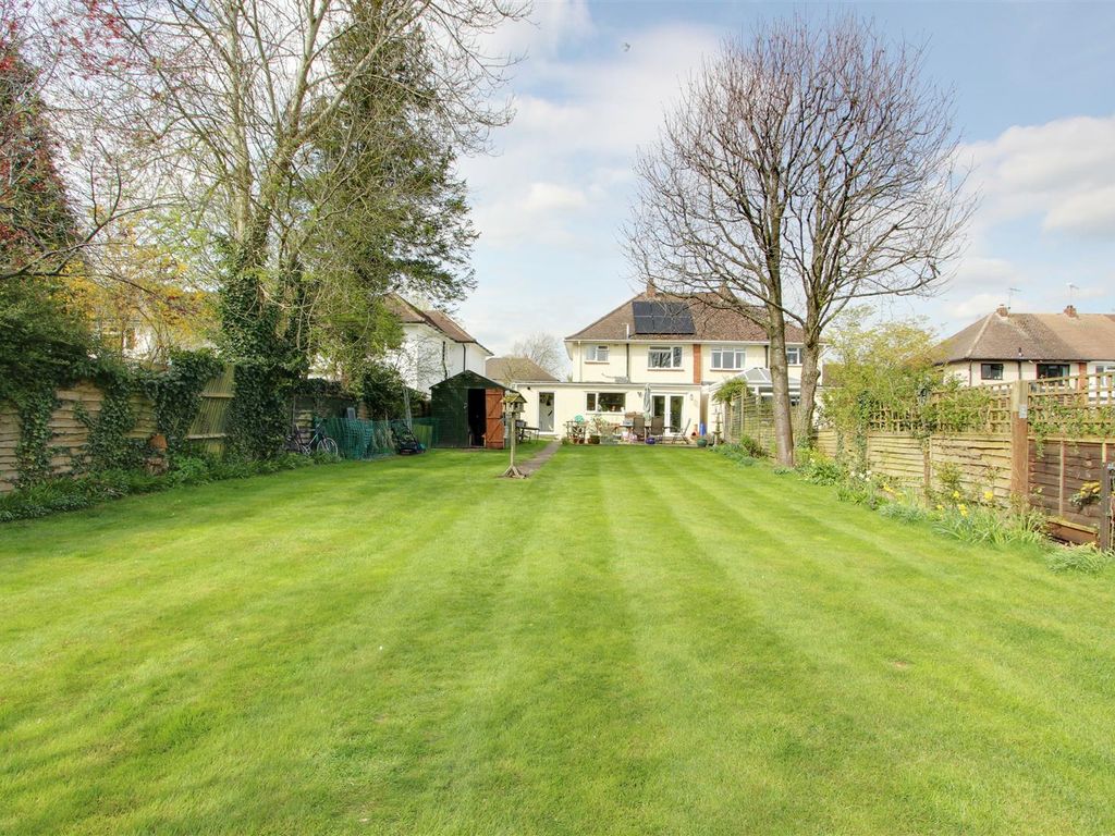 4 bed semidetached house for sale in Windmill Way, Tring HP23, £