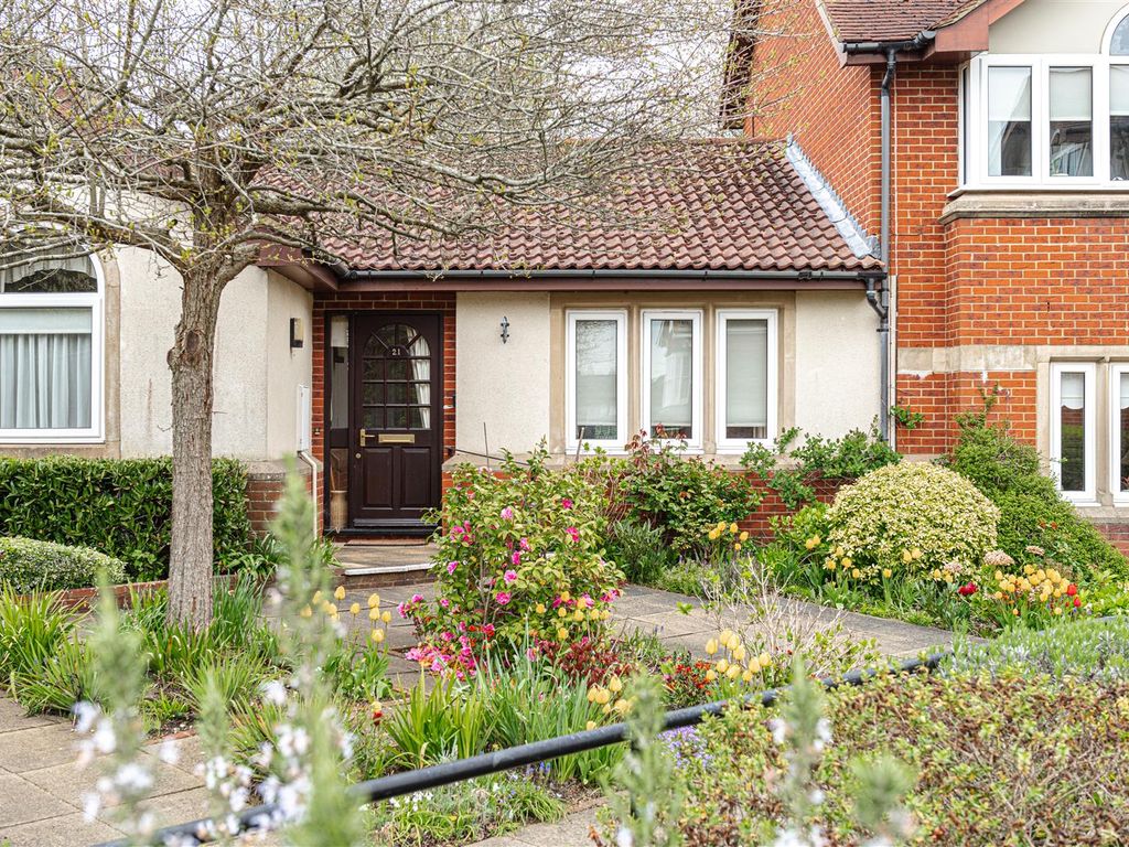 2 bed bungalow for sale in Alma Road, Reigate RH2 Zoopla