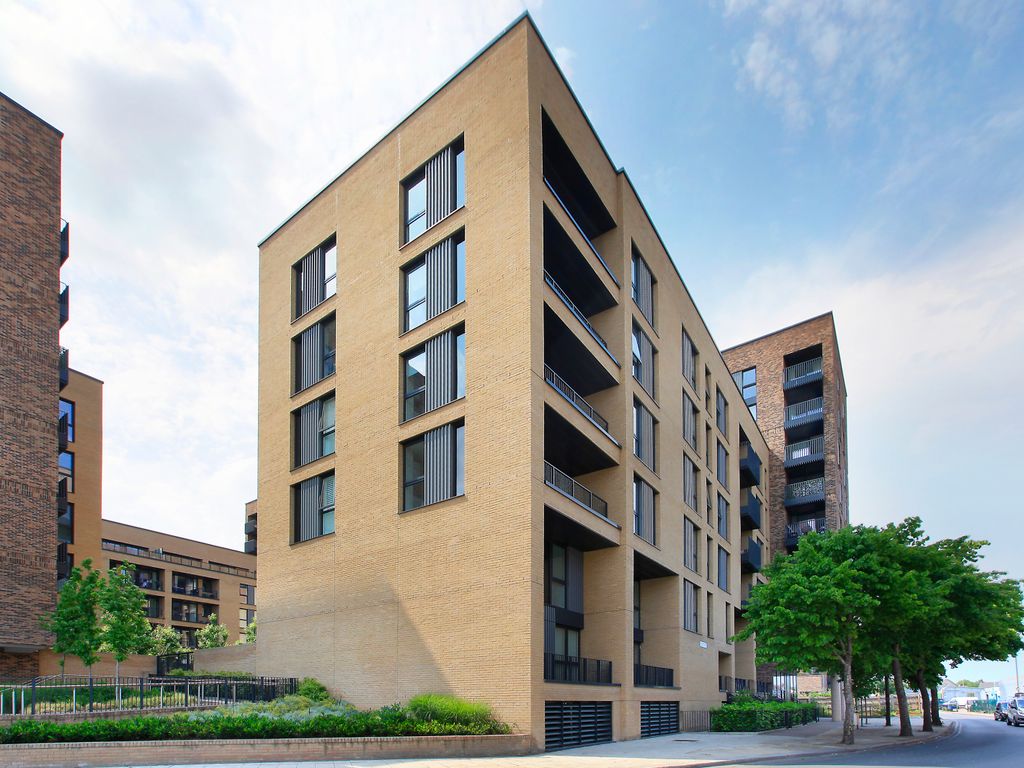 1 bed flat for sale in Farloe House, 38 Summerstown, Earlsfield, London