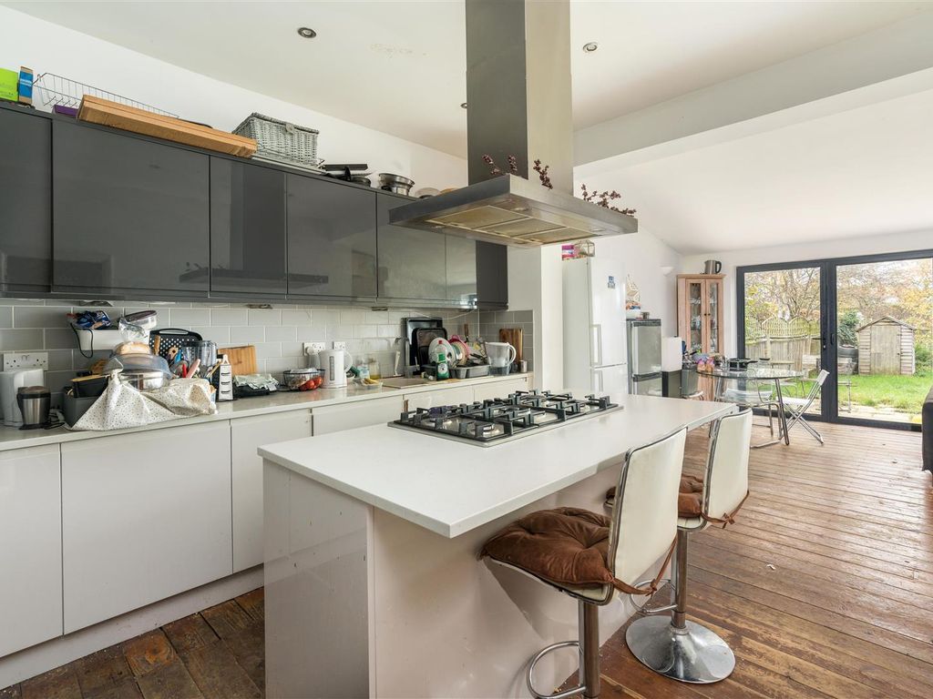 5 bed property for sale in Daybrook Road, London SW19, £950,000 Zoopla
