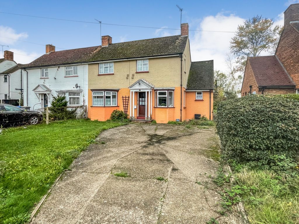 3 bed semidetached house for sale in Douglas Lane, Wraysbury, Staines