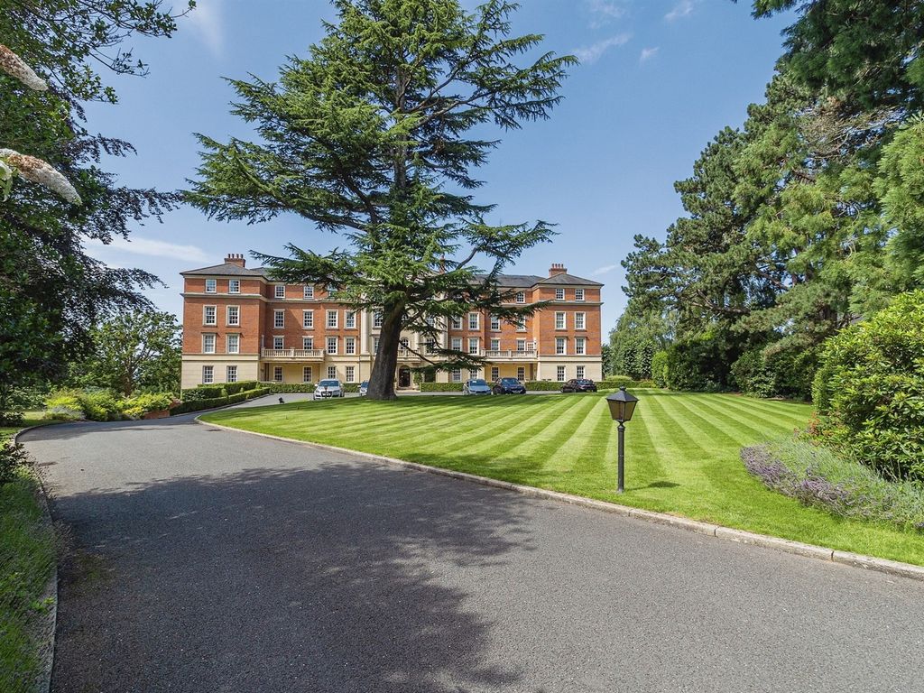 2 bed flat for sale in Church Road, Woburn Sands, Milton Keynes MK17