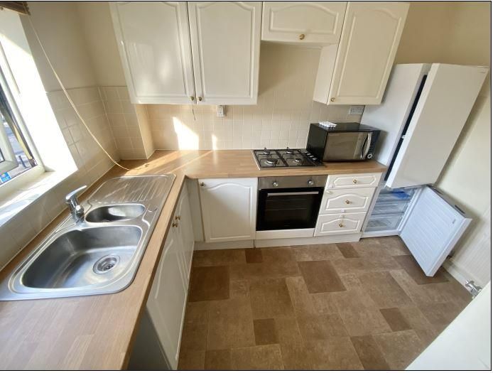 2 bed flat to rent in Camberley, Surrey GU18 Zoopla