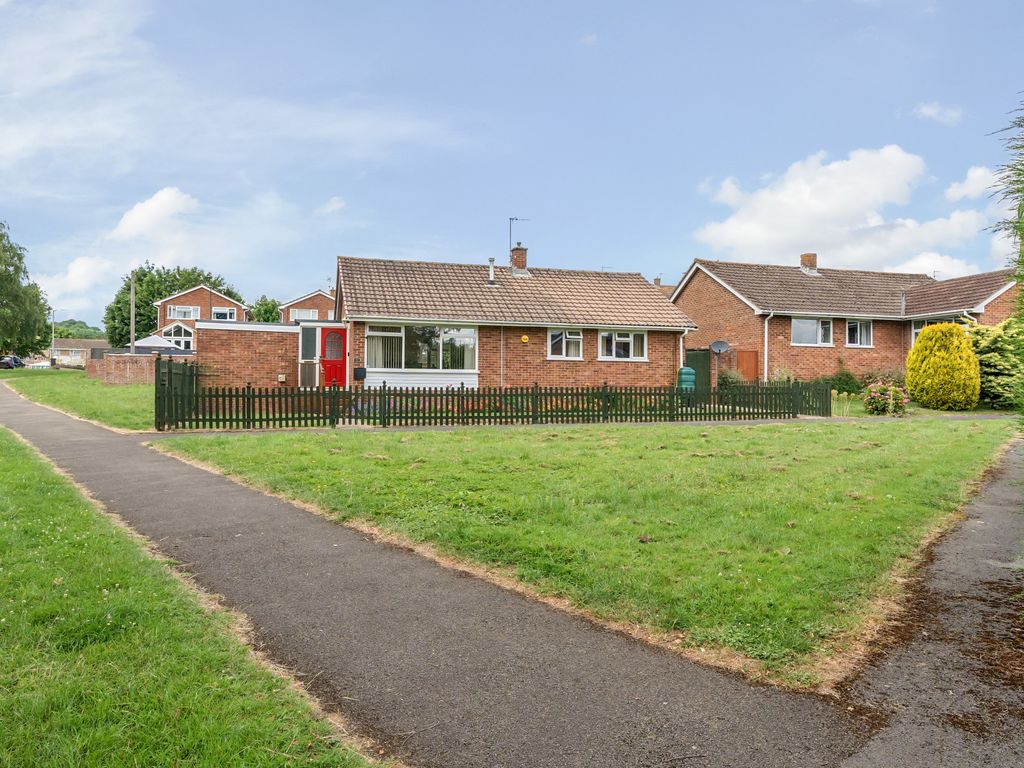3 bed bungalow for sale in The Stirrup, Cashes Green, Stroud, Gloucestershire GL5 Zoopla