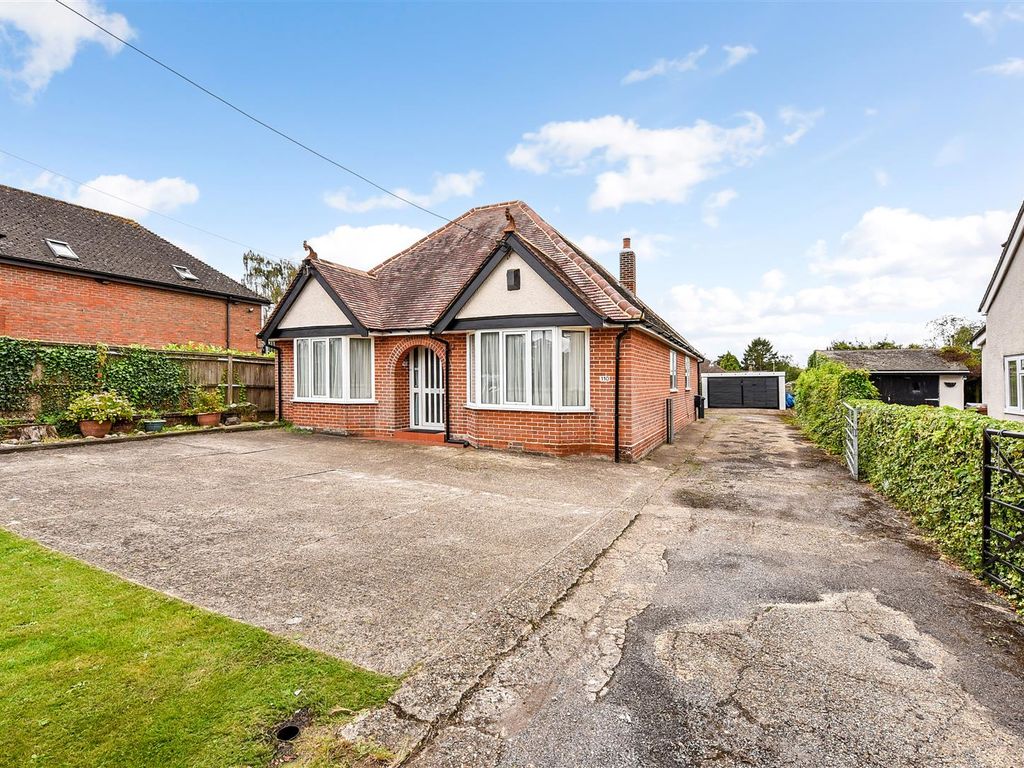 4 bed detached bungalow for sale in Botley Road, North Baddesley