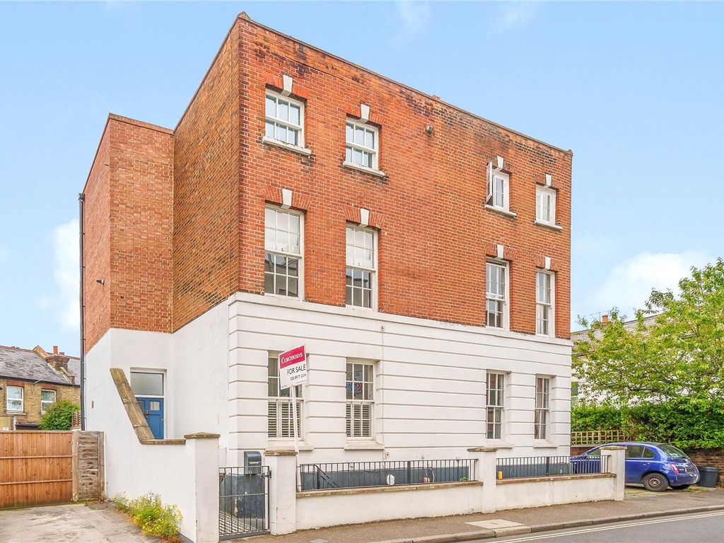 4 bed semidetached house for sale in Lower Teddington Road, Hampton