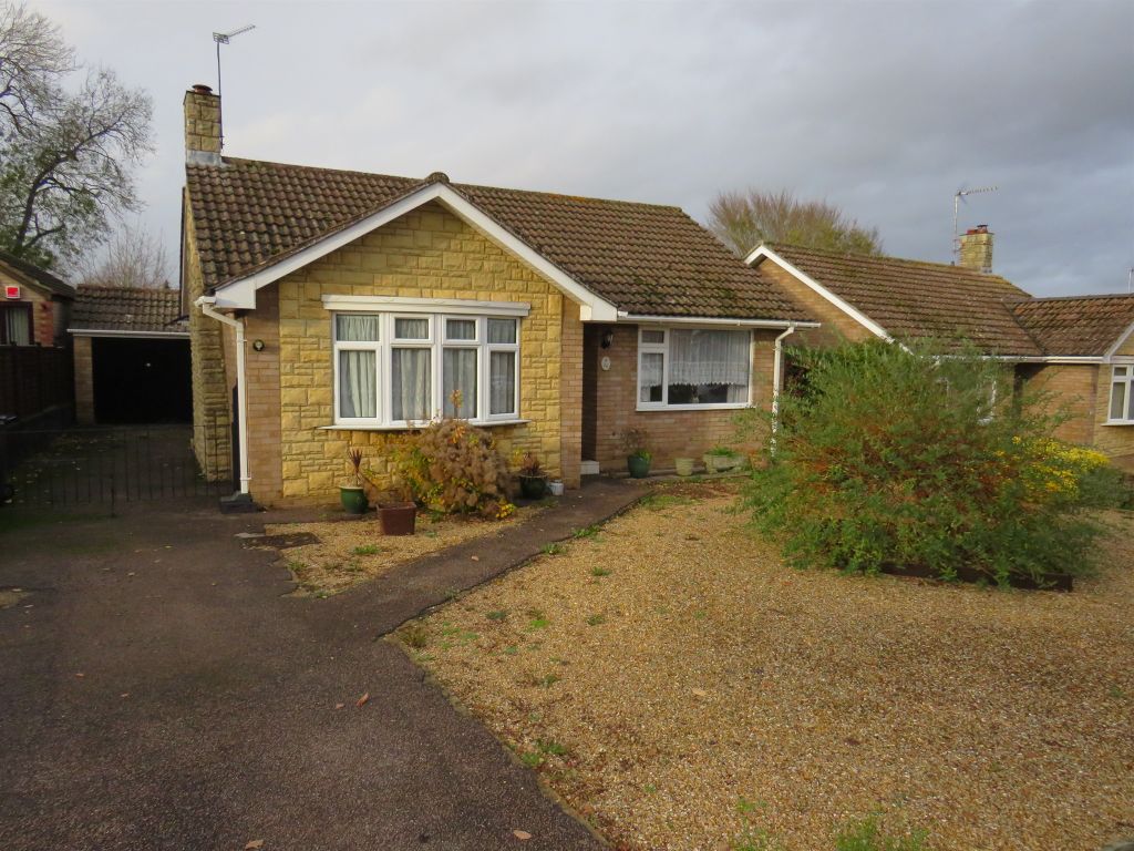2 bed detached bungalow for sale in Loring Road, Sharnbrook, Bedford